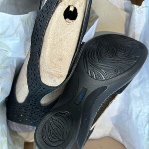 JBU—Chloe Black Flats with Ergonomic Design